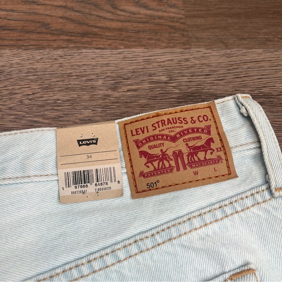 NWT Levi’s 501 Original Cutoff Denim Shorts Light Wash Size 34 Casual Distressed - Picture 5 of 9